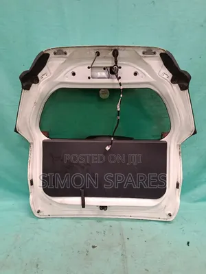 Tail GATE/boot TOYOTA RACTIS NSP122 2013