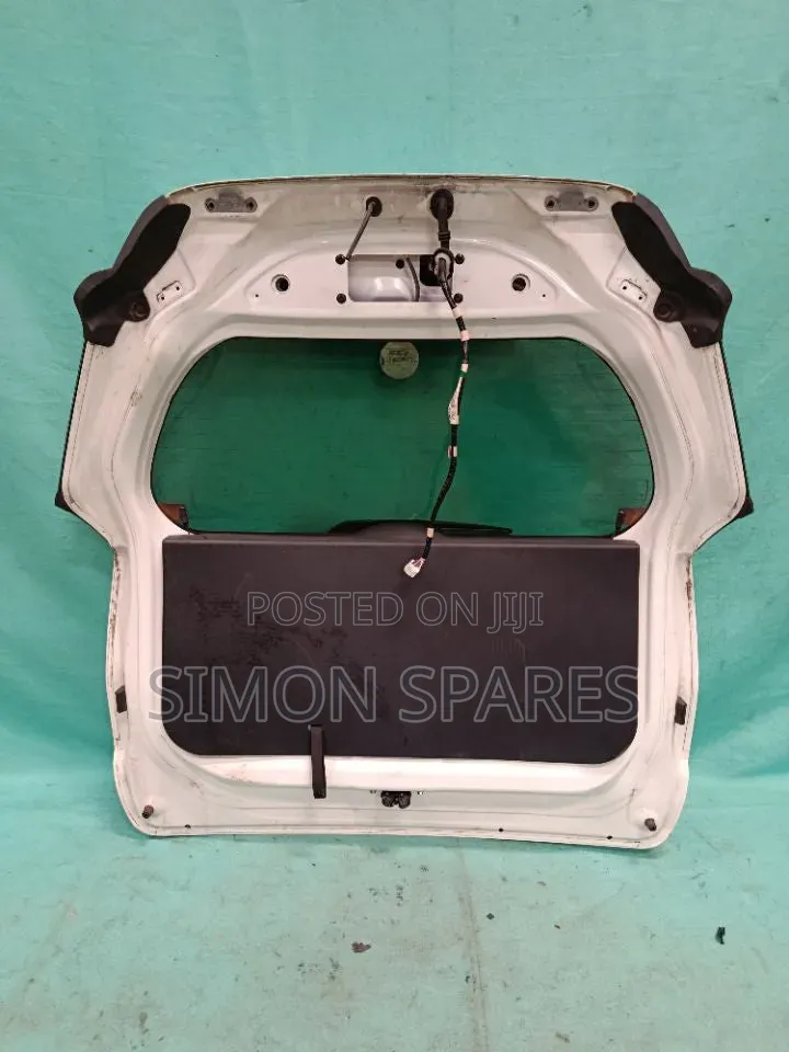 Tail GATE/boot TOYOTA RACTIS NSP122 2013