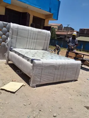 5x6 Cream Padded Bed