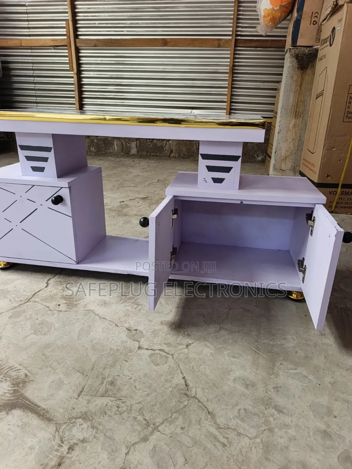 Modern Luxury 4ft Media Console With Gold Edging