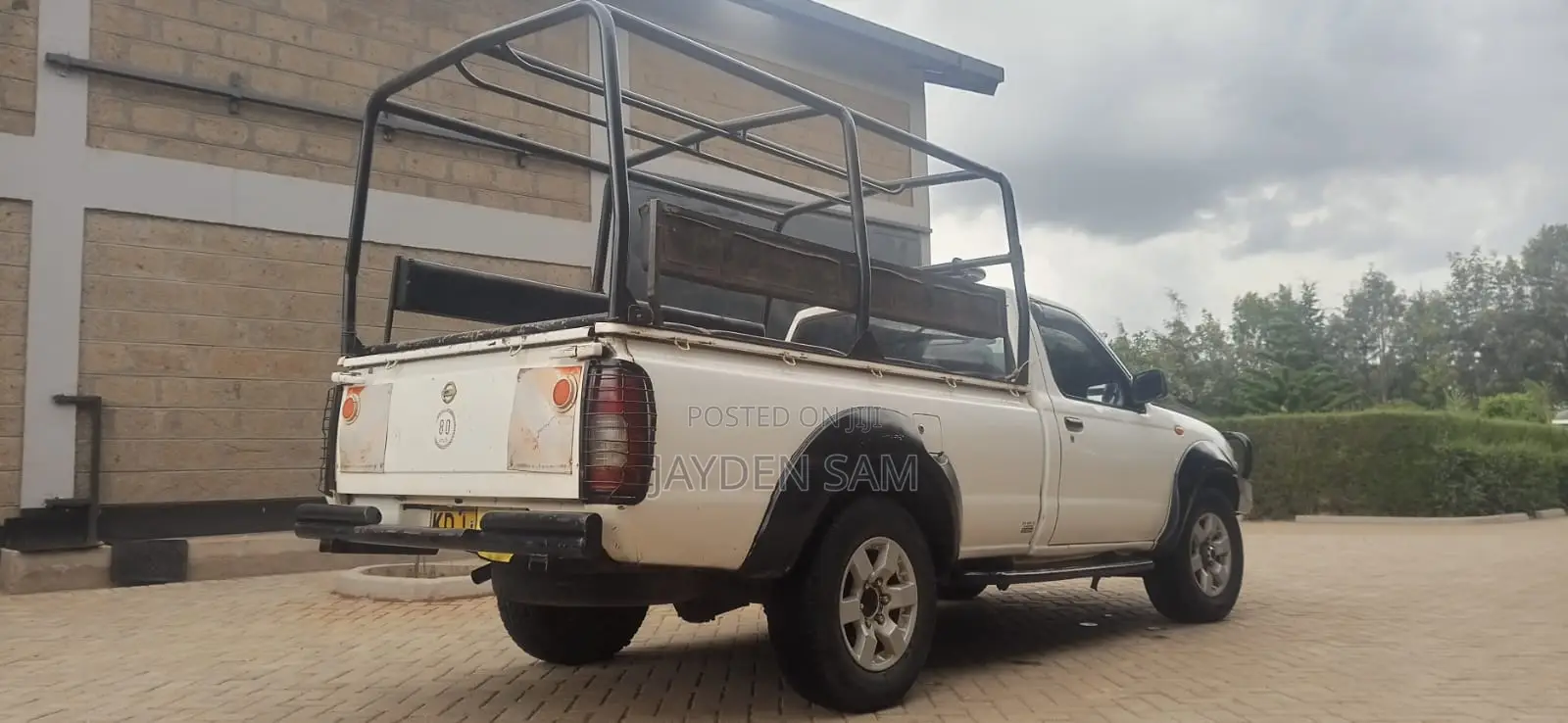 Nissan Hardbody 2016 White