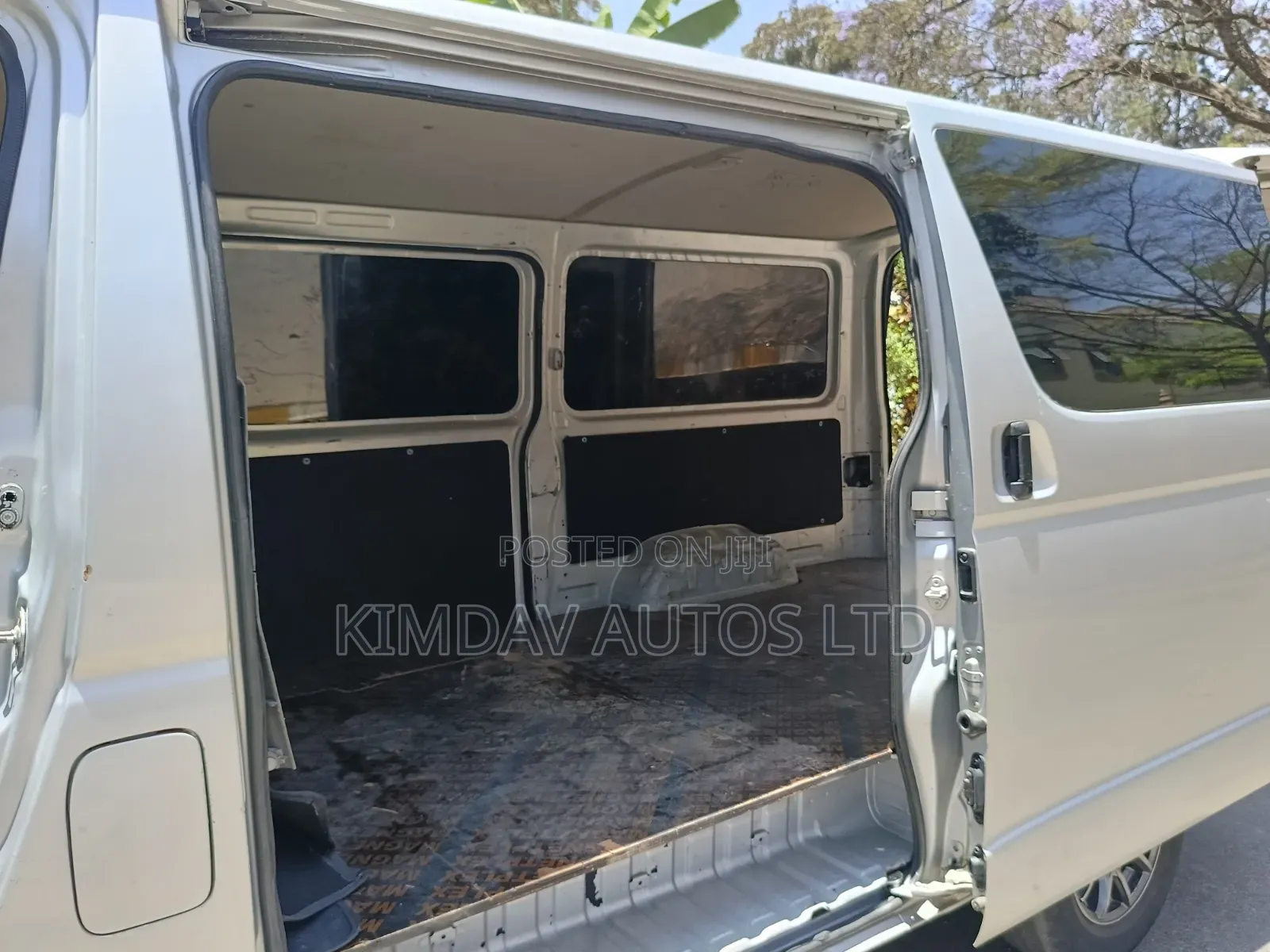 Toyota HiAce 2012 Silver