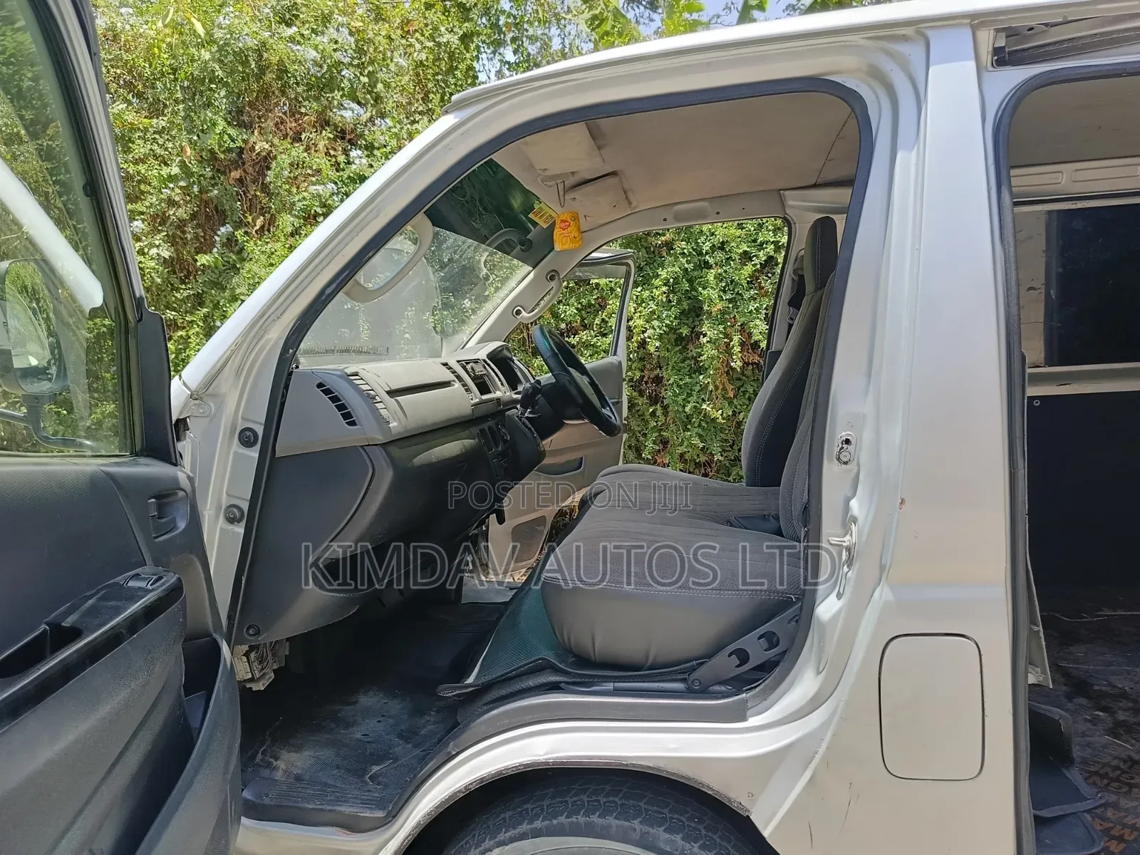 Toyota HiAce 2012 Silver