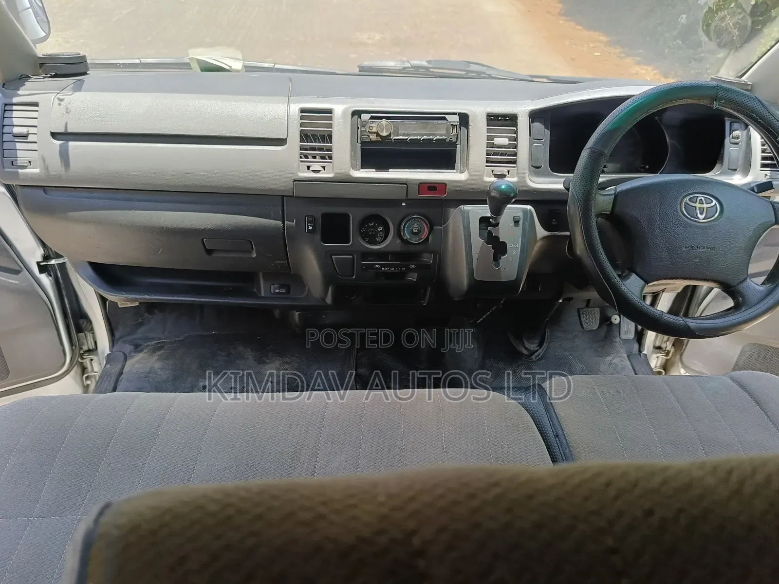 Toyota HiAce 2012 Silver