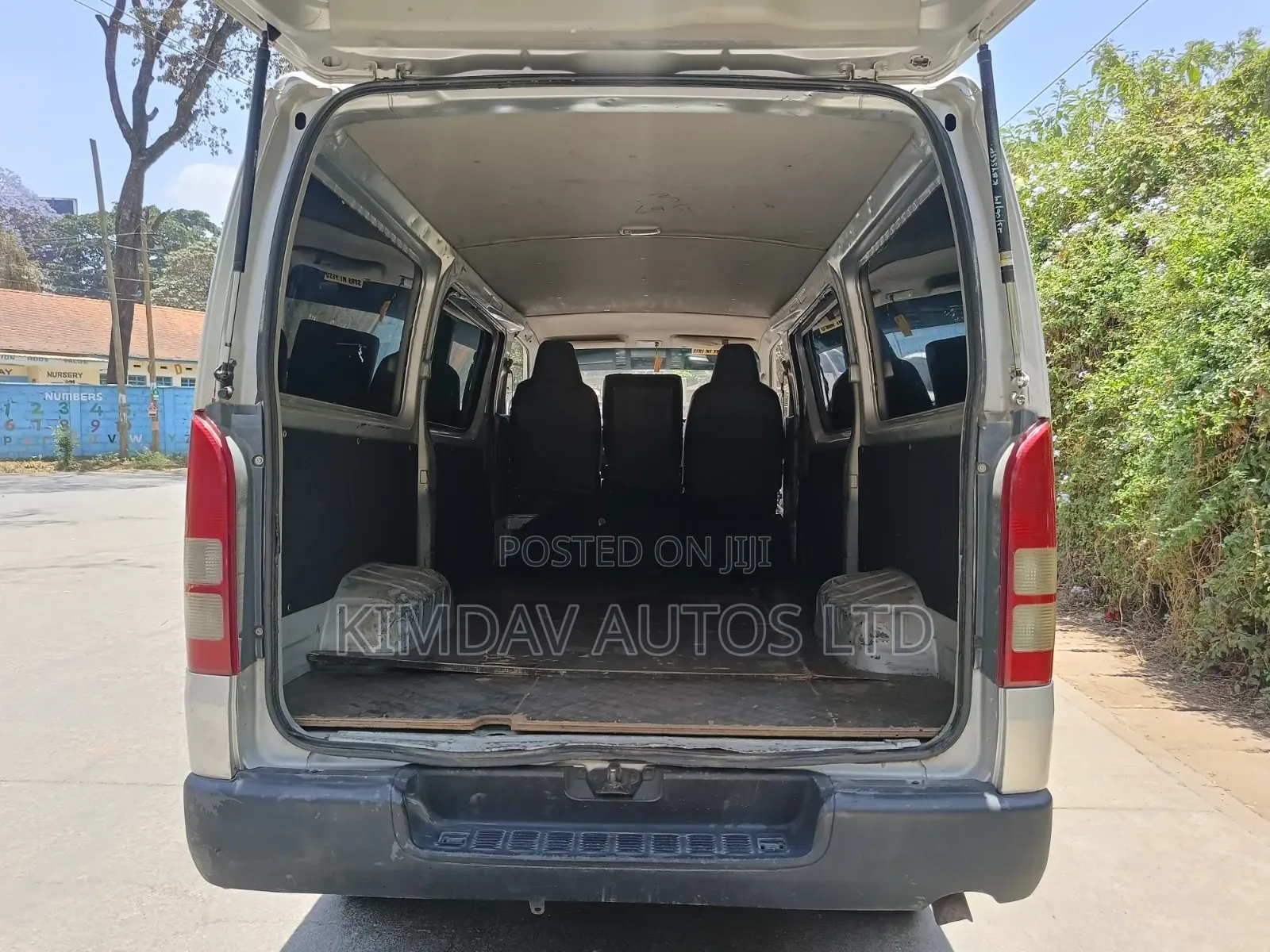 Toyota HiAce 2012 Silver