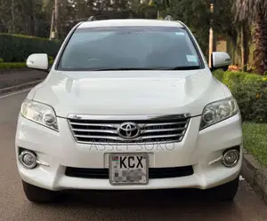 Toyota Vanguard 2013 White