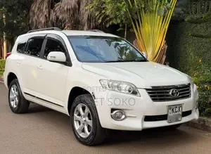Toyota Vanguard 2013 White