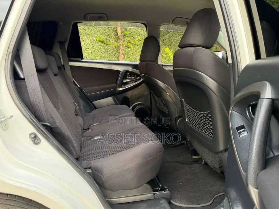Toyota Vanguard 2013 White