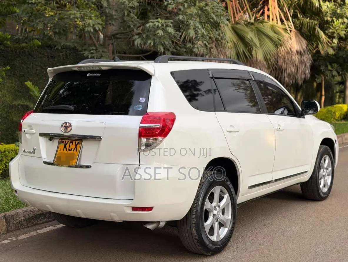 Toyota Vanguard 2013 White