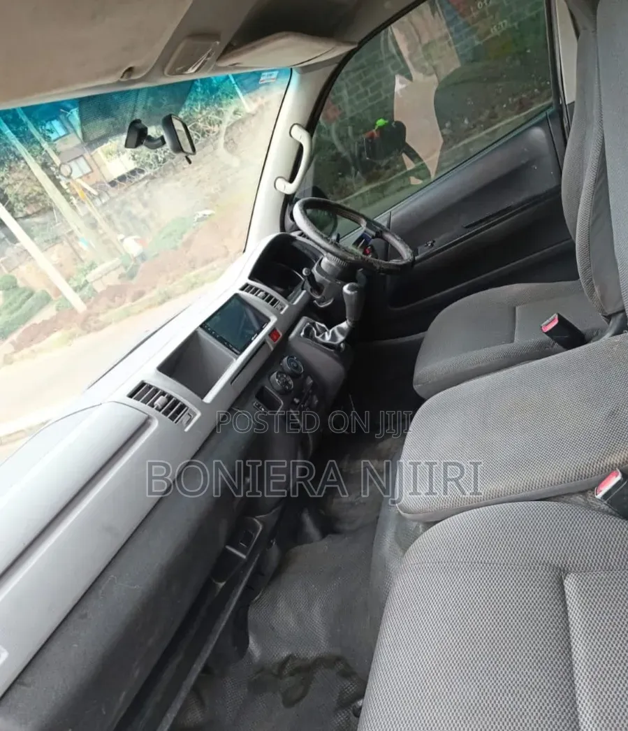 Toyota HiAce 2014 White
