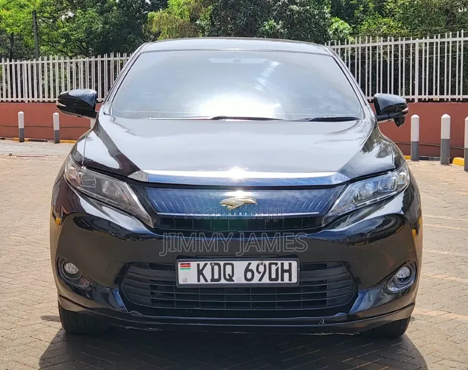 Toyota Harrier 2.0 2017 Black