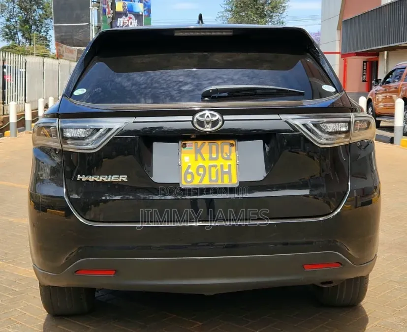 Toyota Harrier 2.0 2017 Black