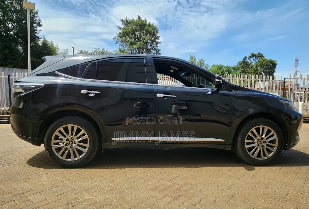 Toyota Harrier 2.0 2017 Black