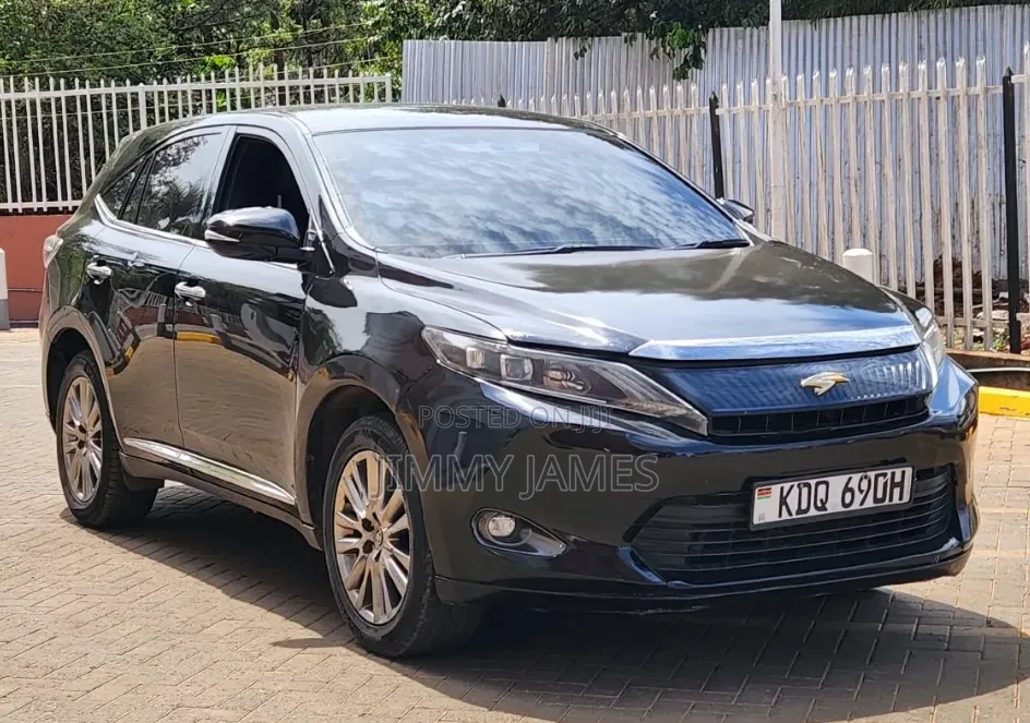 Toyota Harrier 2.0 2017 Black