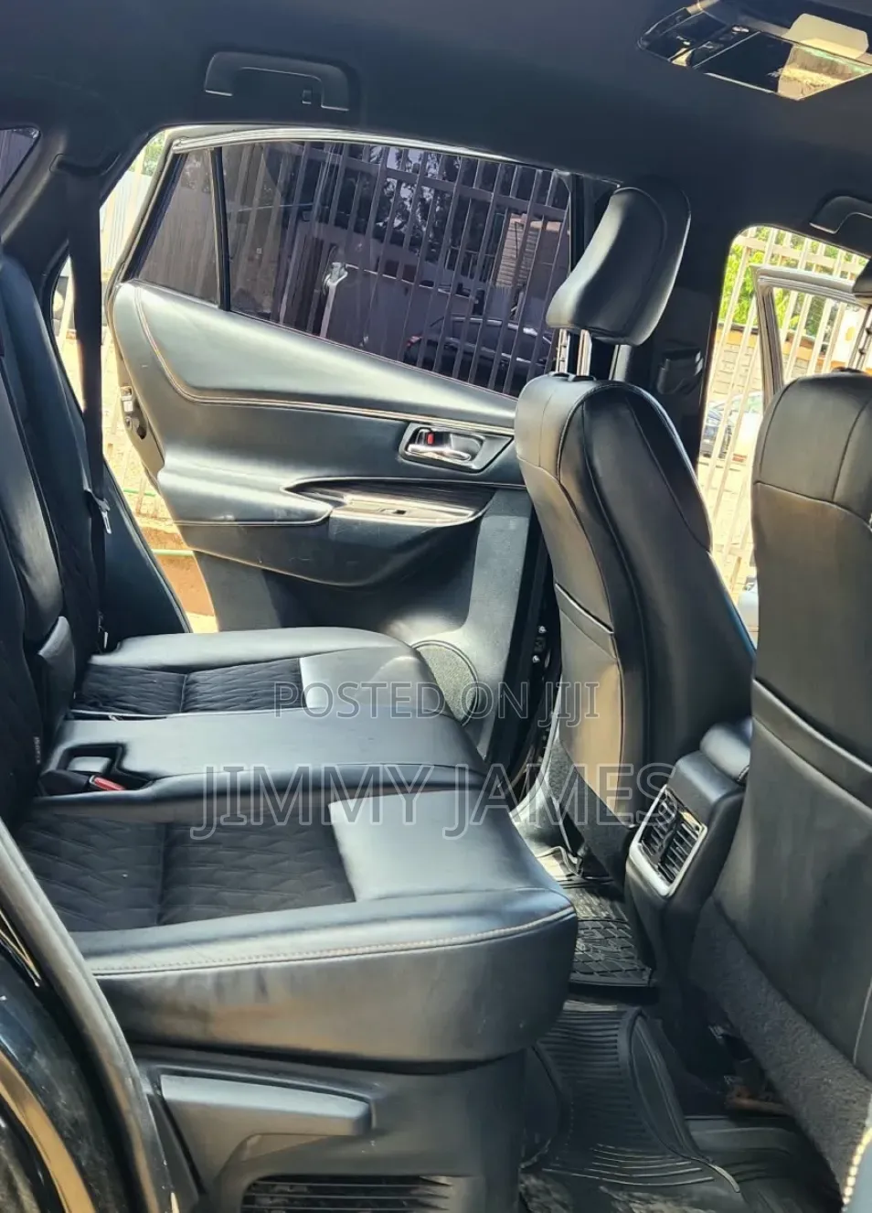Toyota Harrier 2.0 2017 Black