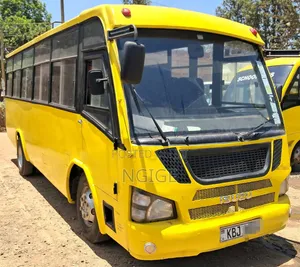 Isuzu NQR 2008 Yellow