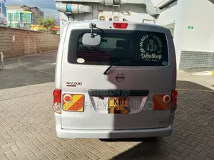 Nissan 100 2018 Silver