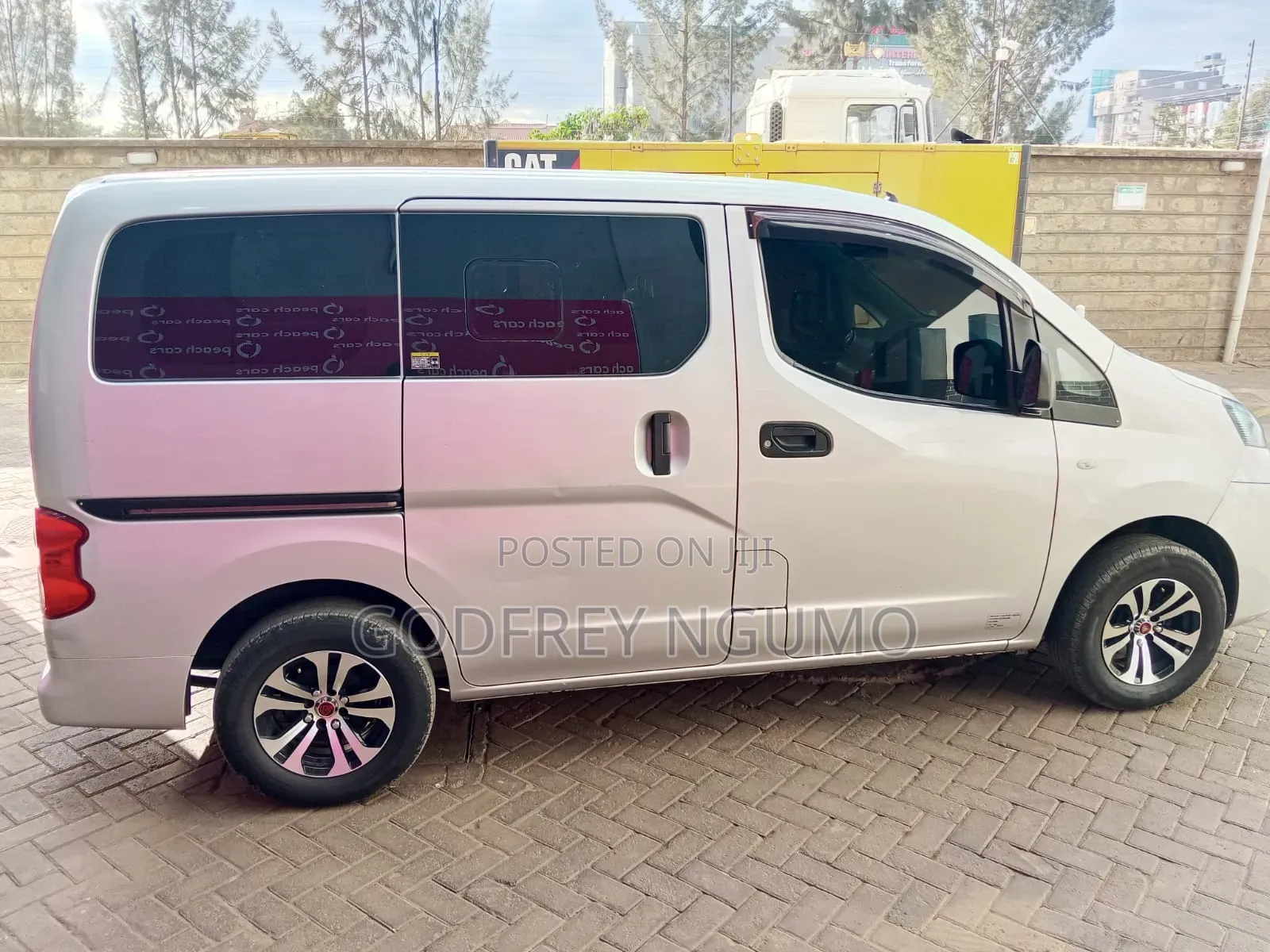 Nissan 100 2018 Silver
