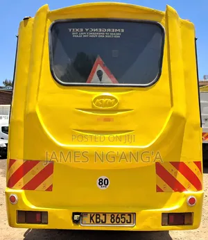 Isuzu NQR 2009 Yellow