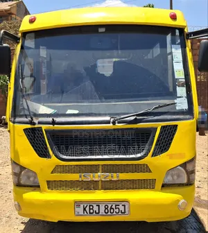 Isuzu NQR 2009 Yellow