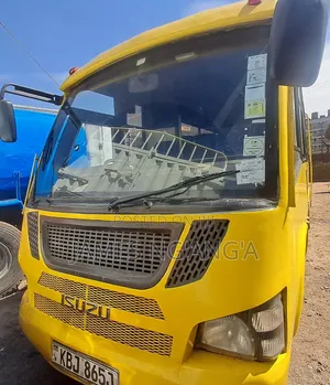 Isuzu NQR 2009 Yellow