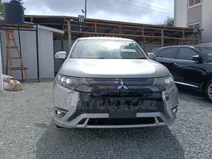 Mitsubishi Outlander 2.4 PHEV AWD 2018 Silver