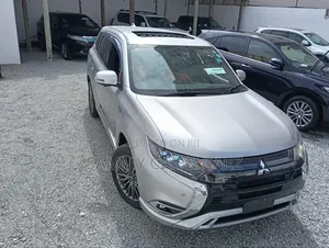 Mitsubishi Outlander 2.4 PHEV AWD 2018 Silver