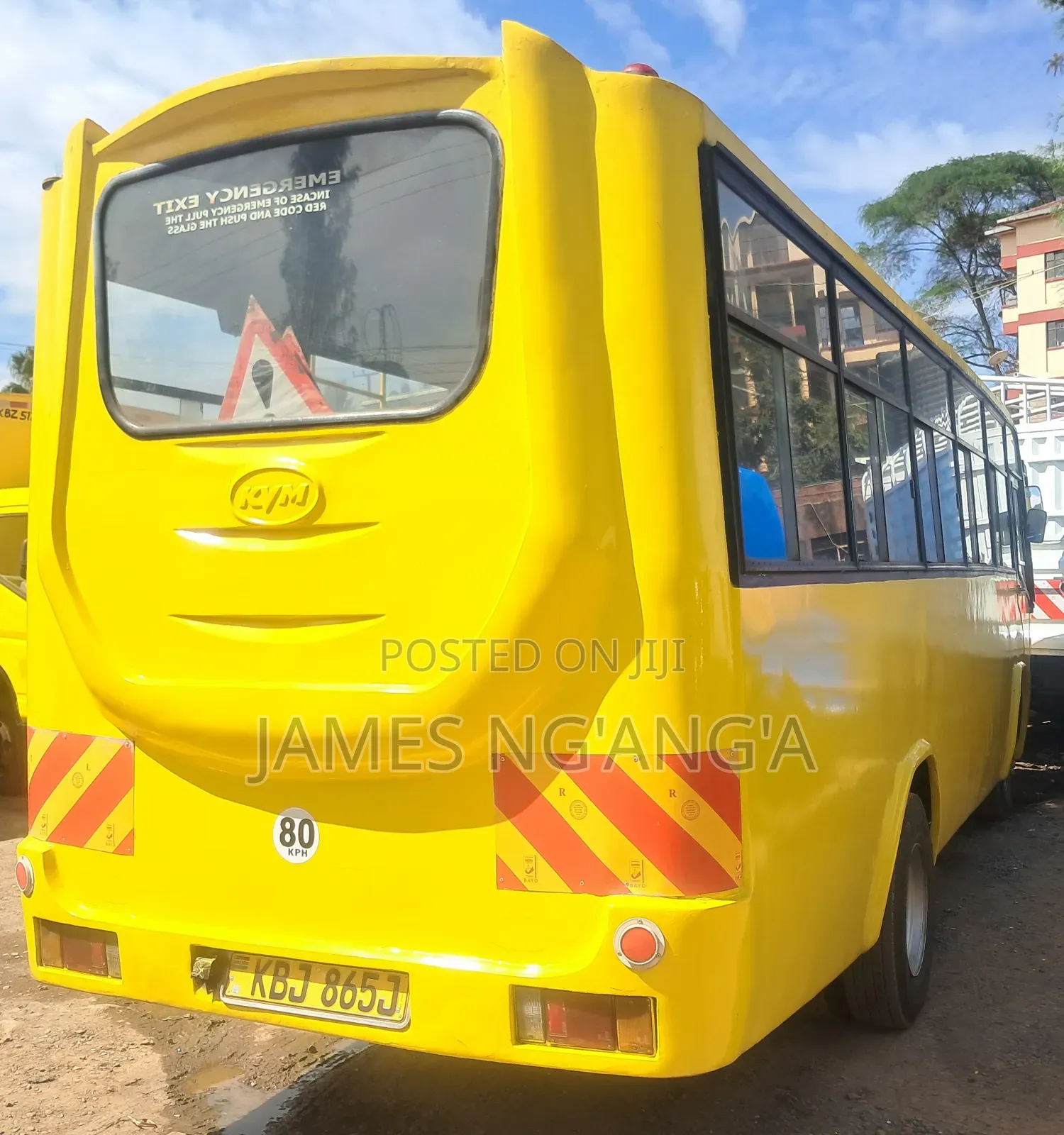 Isuzu NQR 2009 Yellow