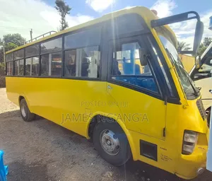 Isuzu NQR 2009 Yellow