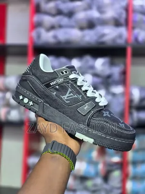 Louis Vuitton Sneakers Black