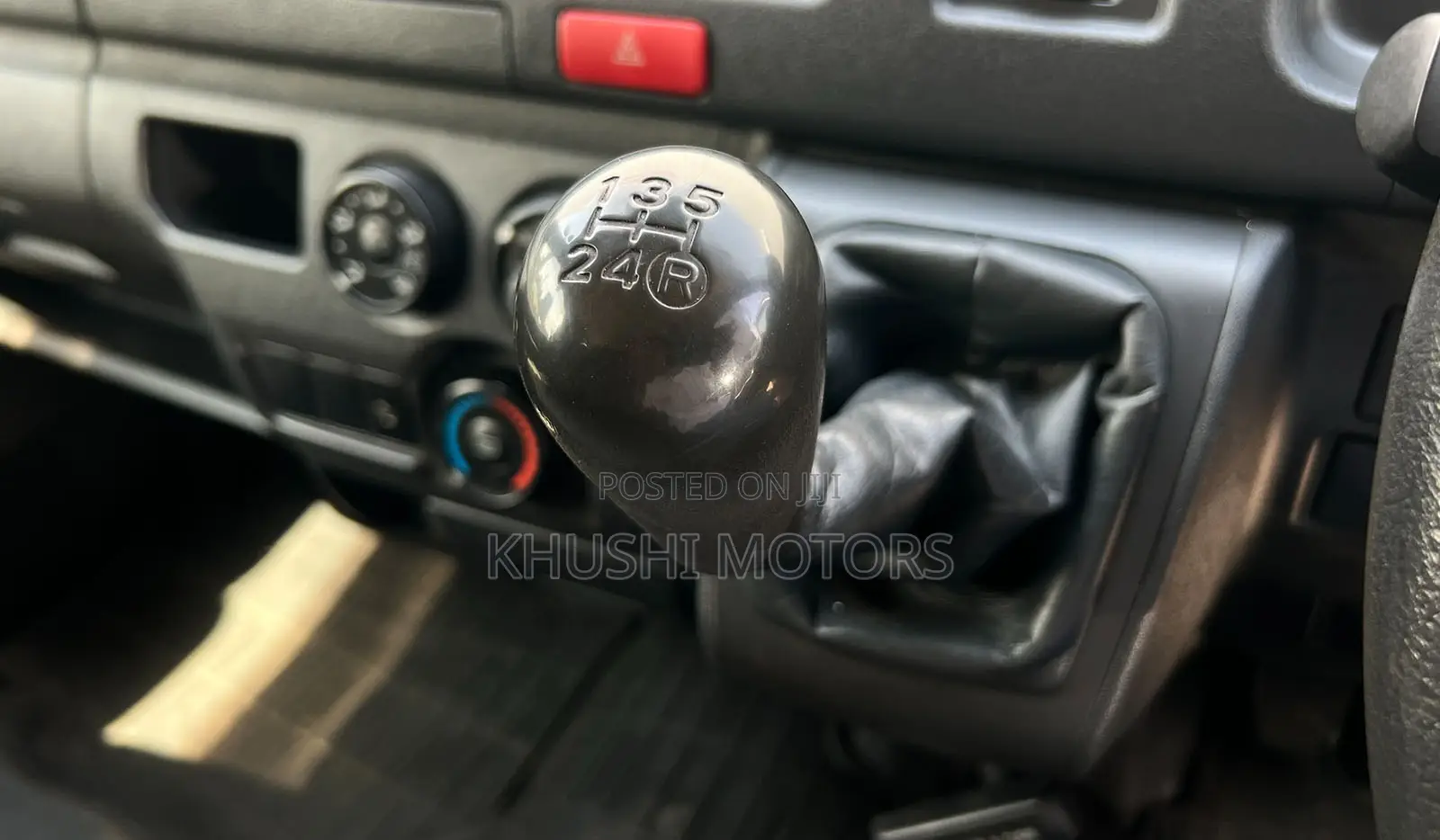 Toyota HiAce 2018 Silver