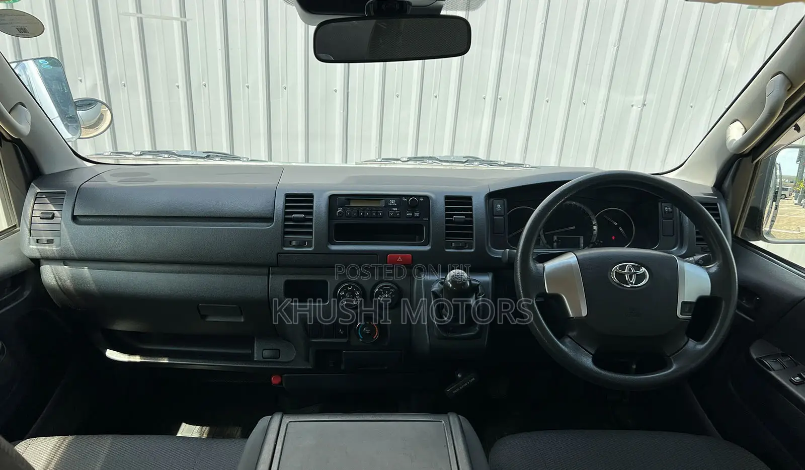 Toyota HiAce 2018 Silver