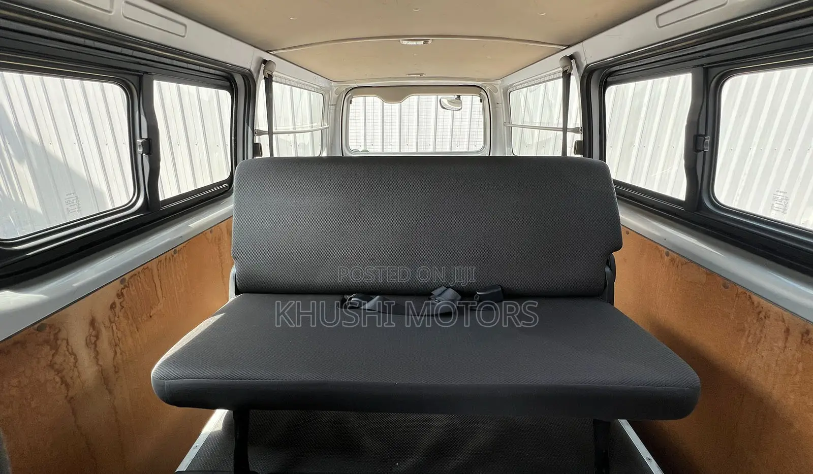Toyota HiAce 2018 Silver