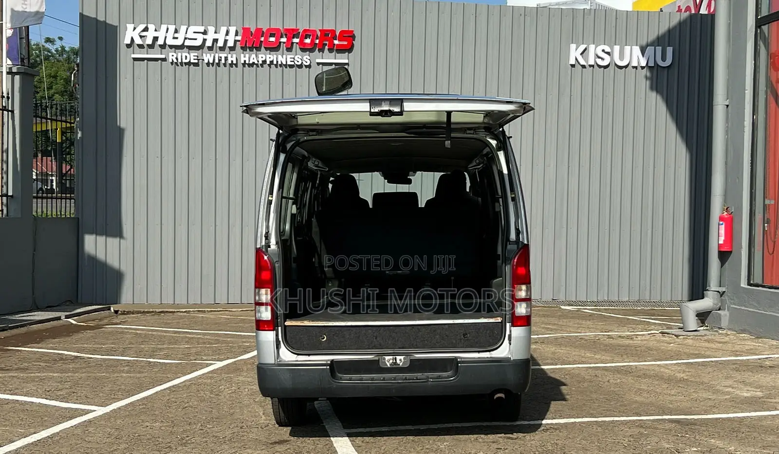 Toyota HiAce 2018 Silver