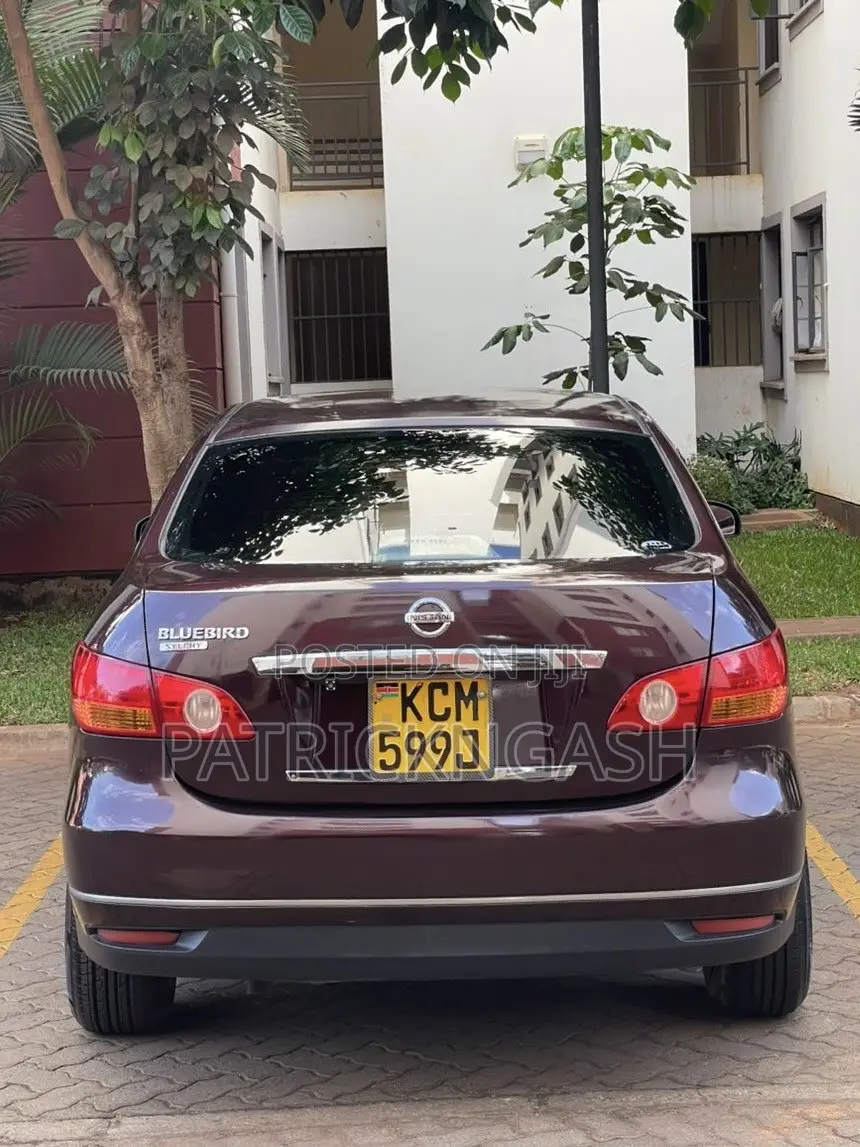 Nissan Bluebird 2010 Blue