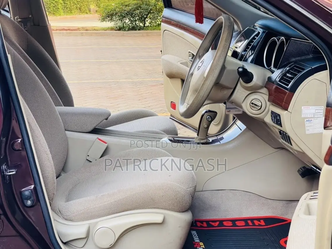 Nissan Bluebird 2010 Blue