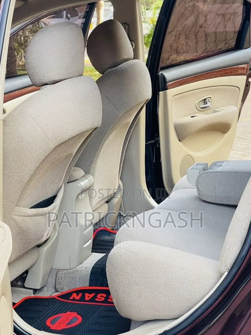 Nissan Bluebird 2010 Blue