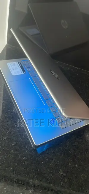 Laptop HP 14-ep0063 8GB Intel Core i3 SSD 512GB
