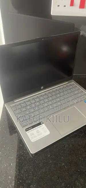 Laptop HP 14-ep0063 8GB Intel Core i3 SSD 512GB