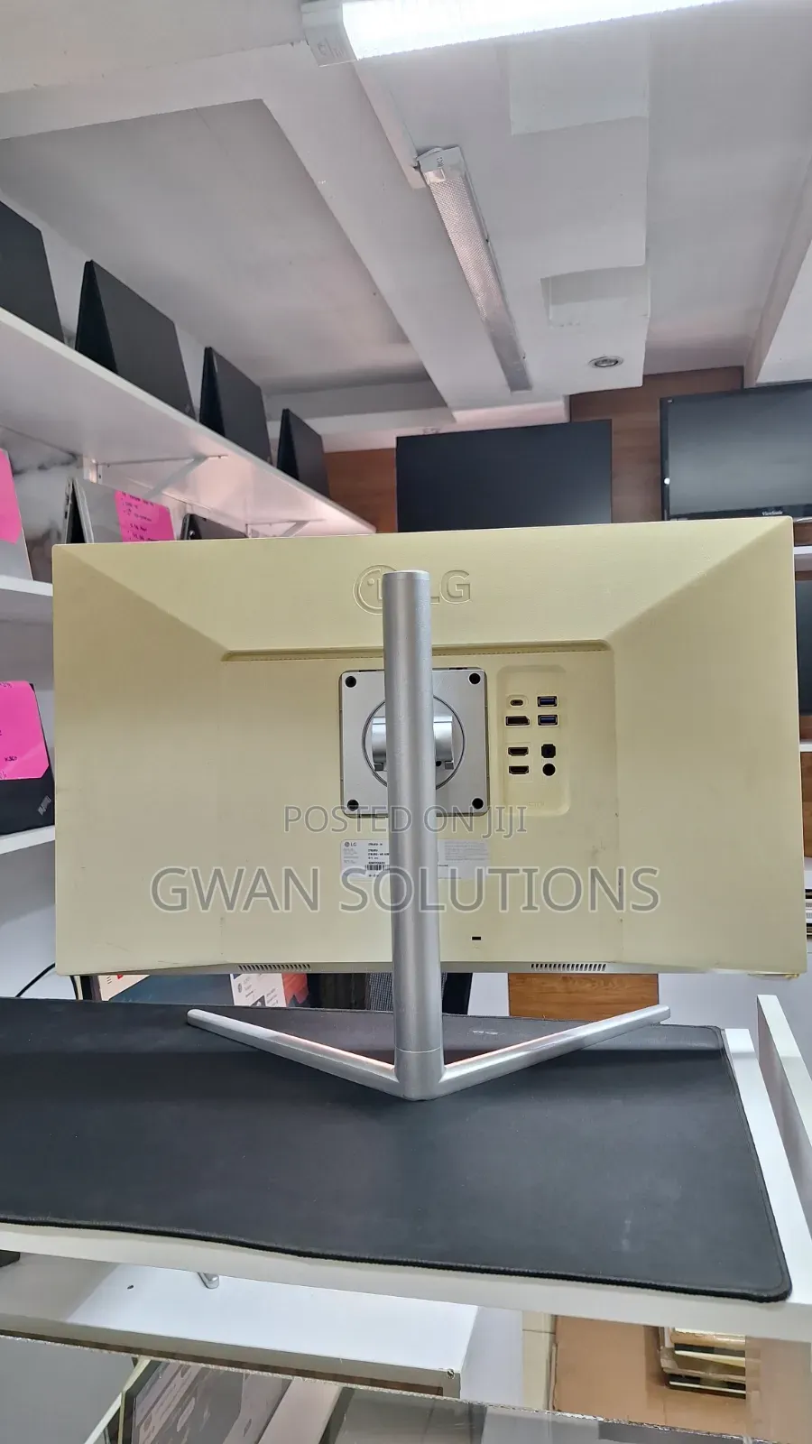 Moniror LG 27 Inches 4K Resolution (27Bl85U-W) With Speakers