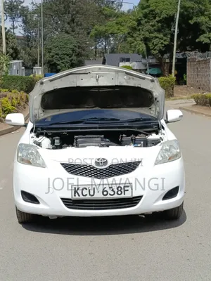 Toyota Belta 2012 Silver