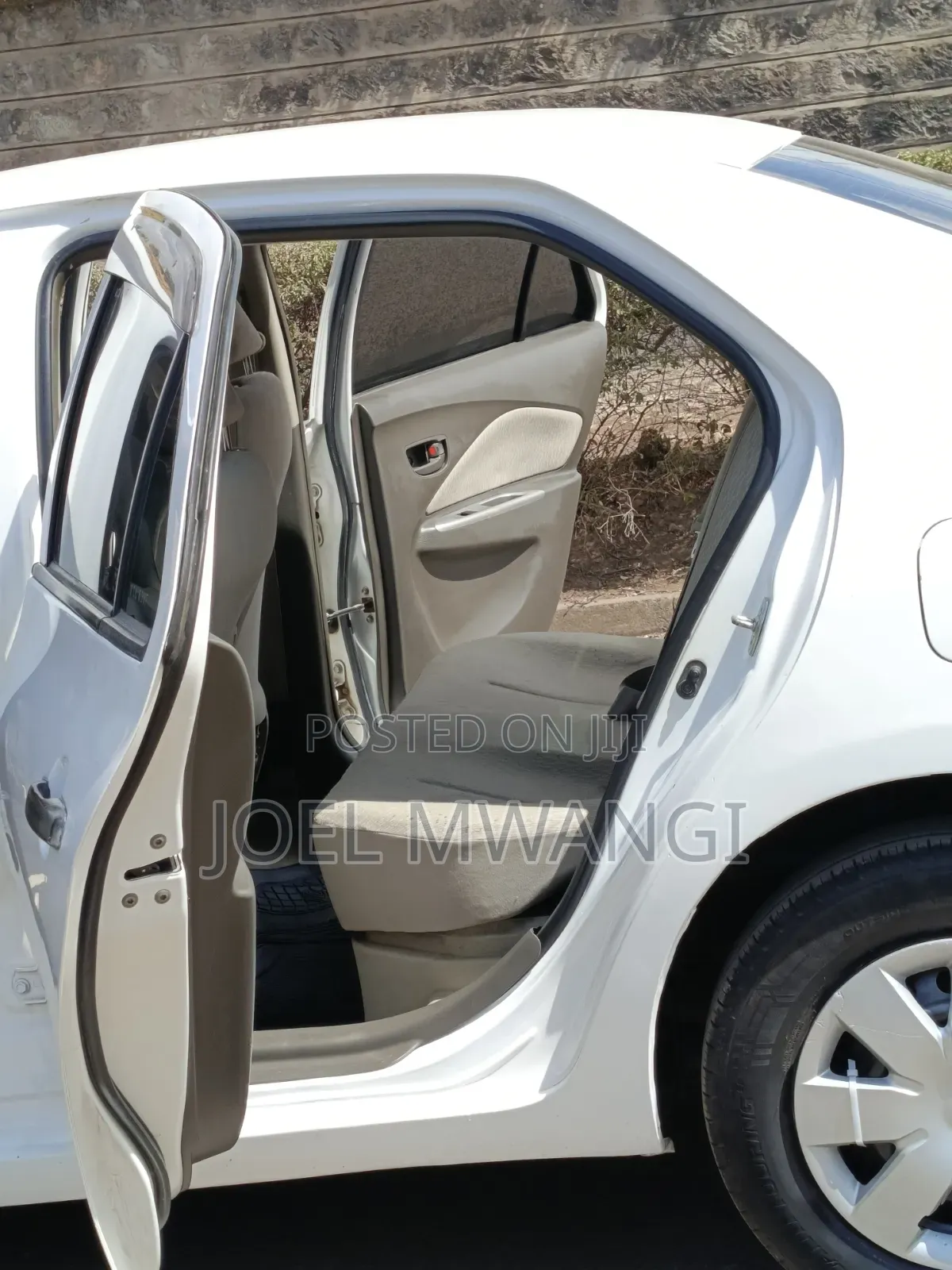 Toyota Belta 2012 Silver