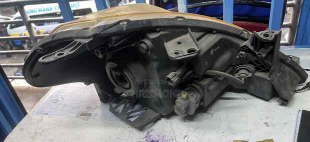 Nissan Tiida 2008 Headlight - thumbnail 3