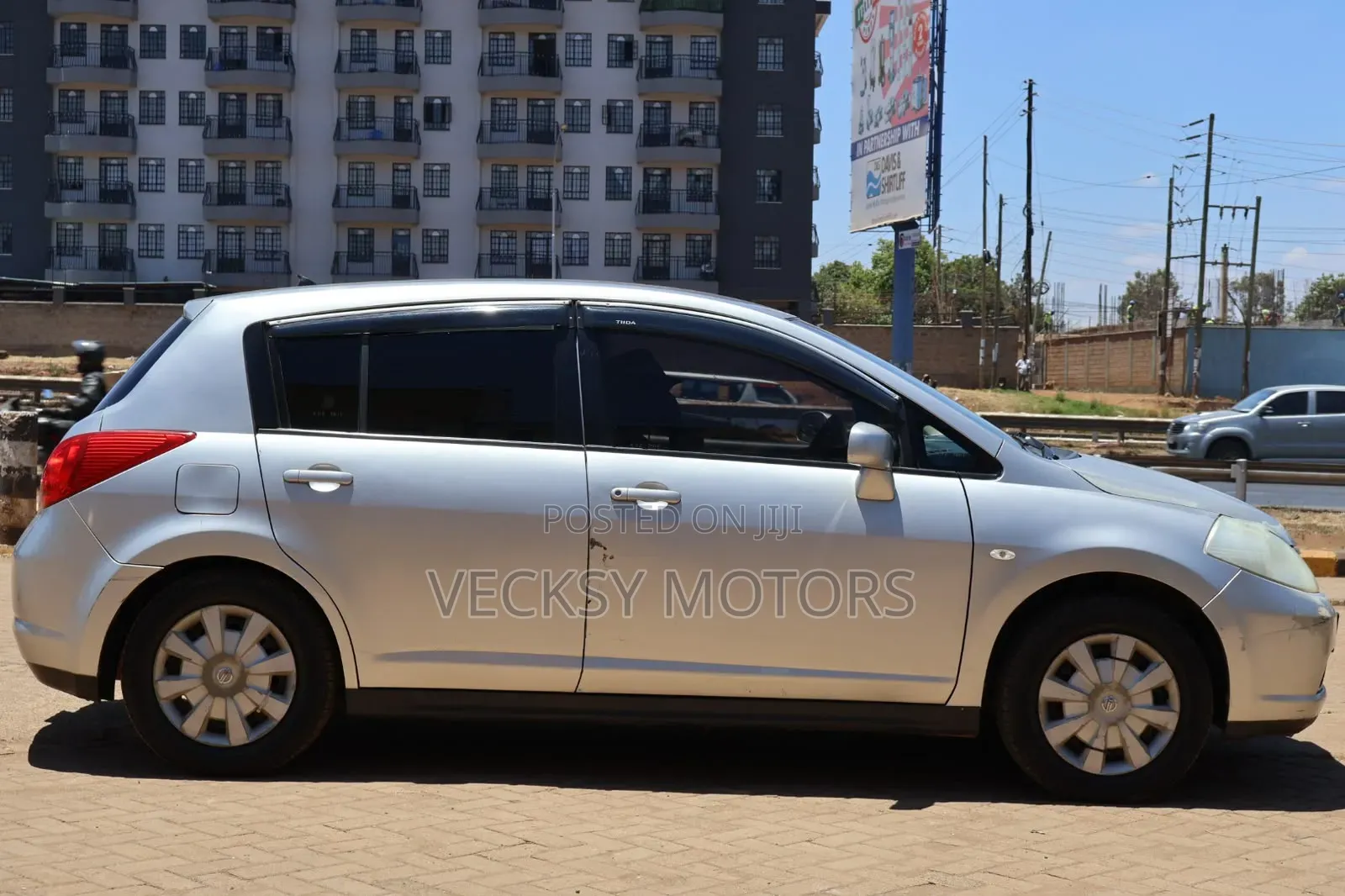 Nissan Tiida 2007 Silver