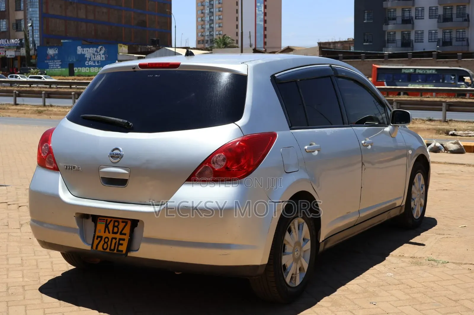 Nissan Tiida 2007 Silver