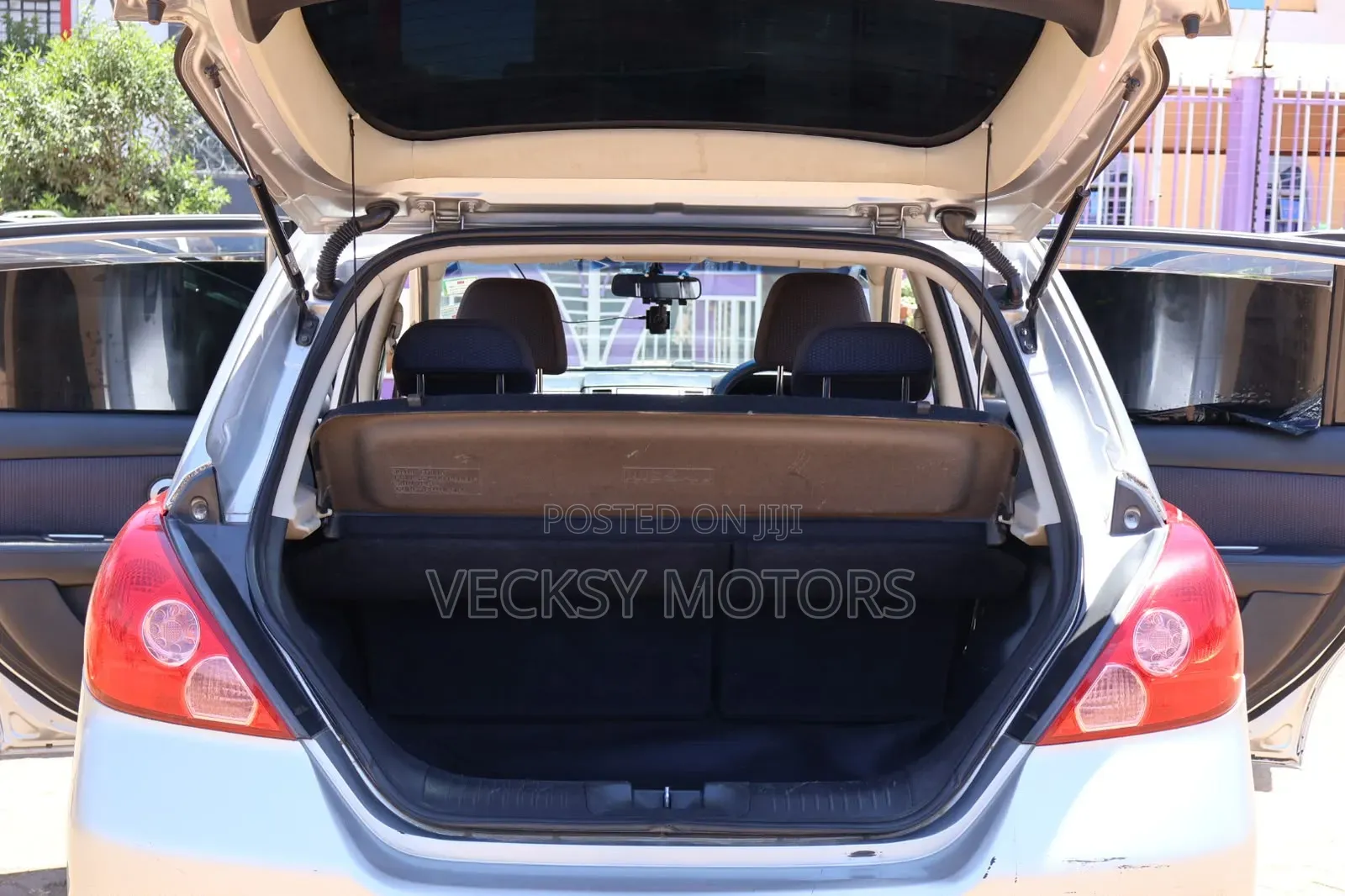 Nissan Tiida 2007 Silver
