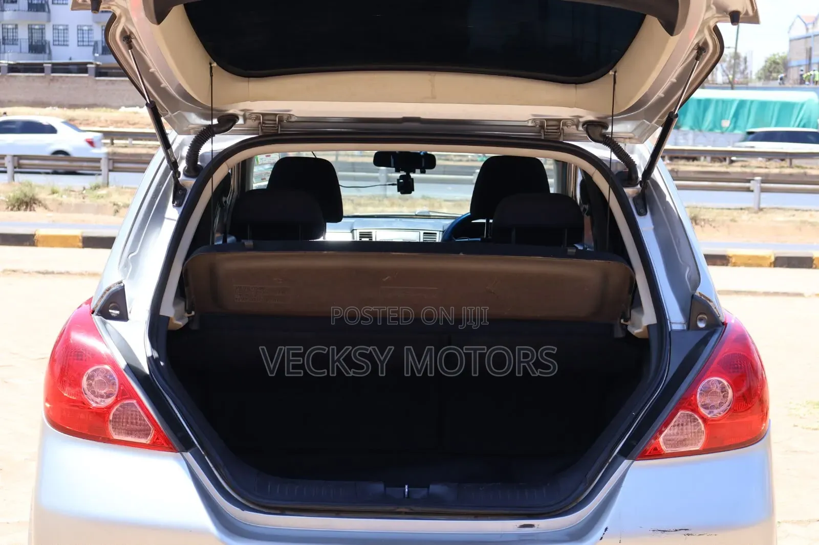 Nissan Tiida 2007 Silver