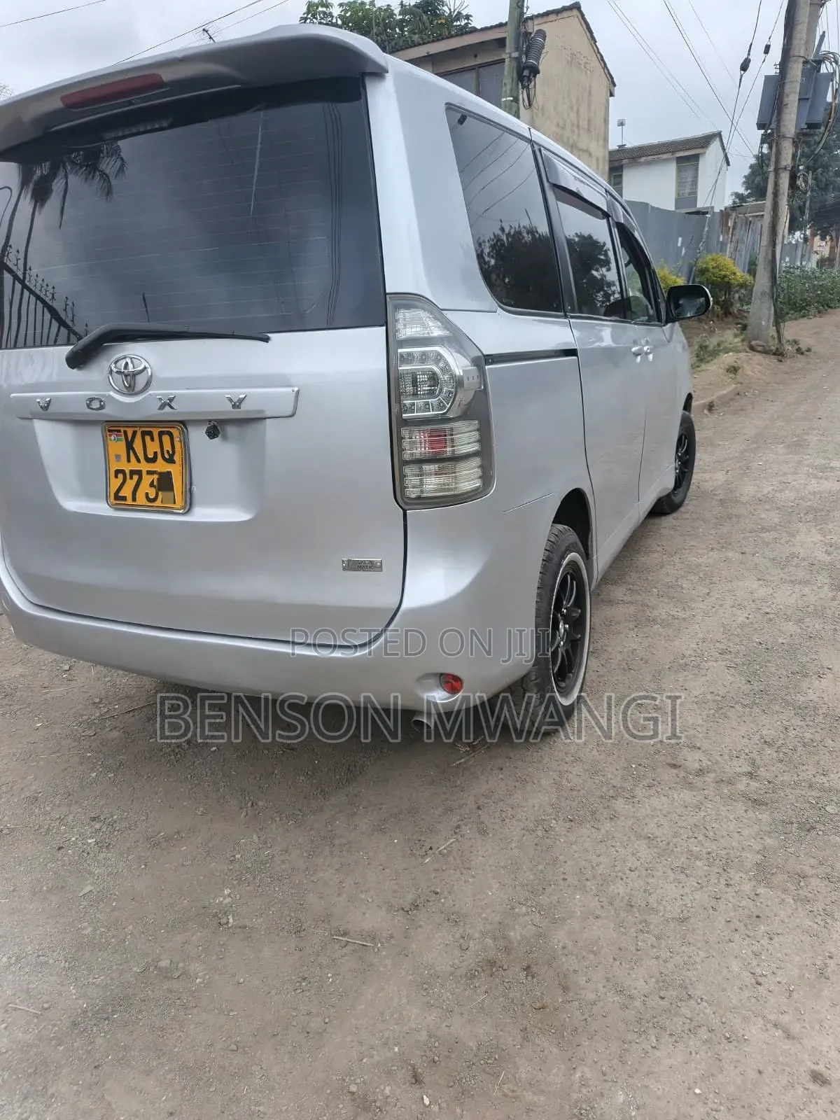 Toyota Voxy 2010 Silver