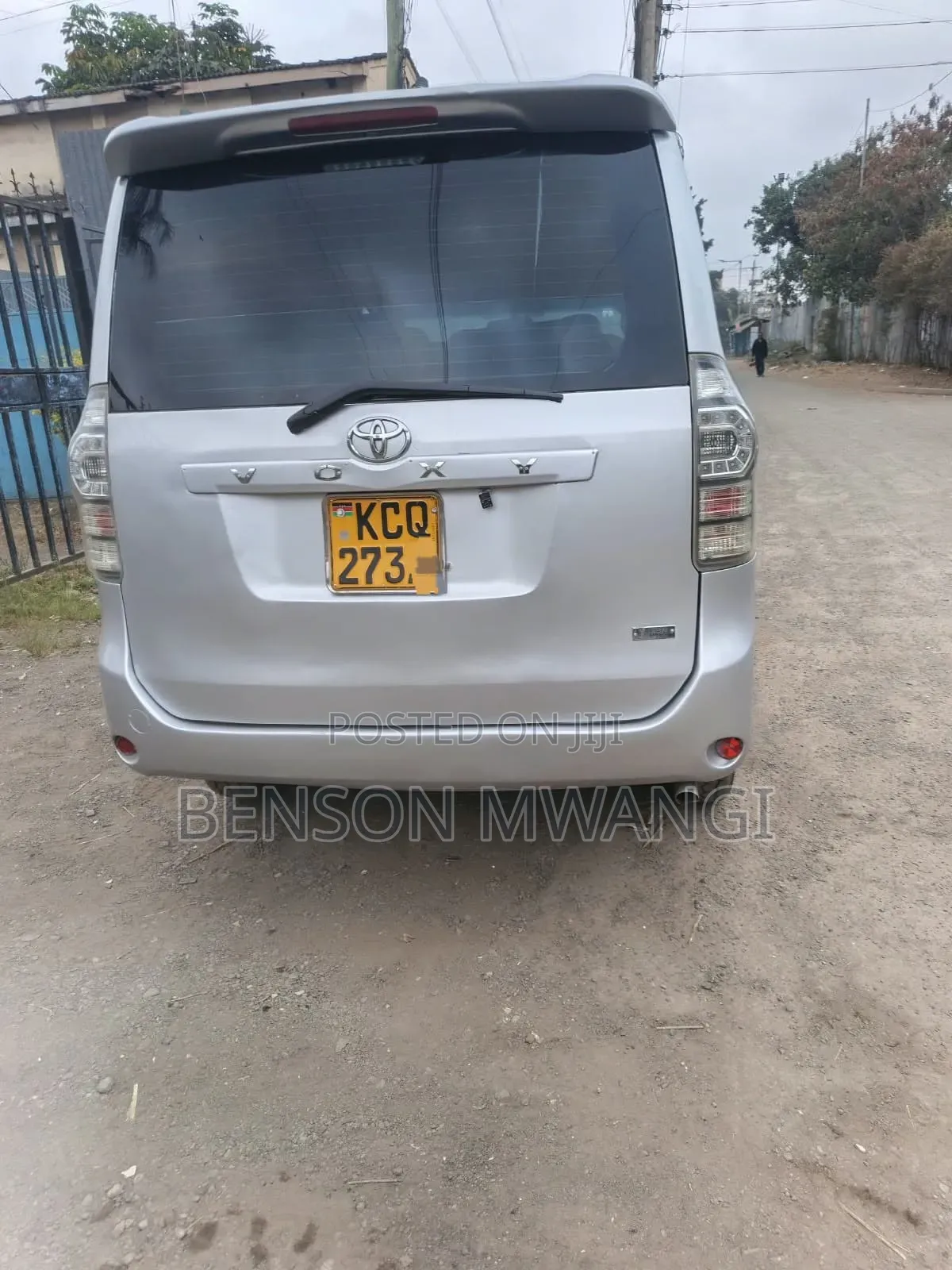Toyota Voxy 2010 Silver