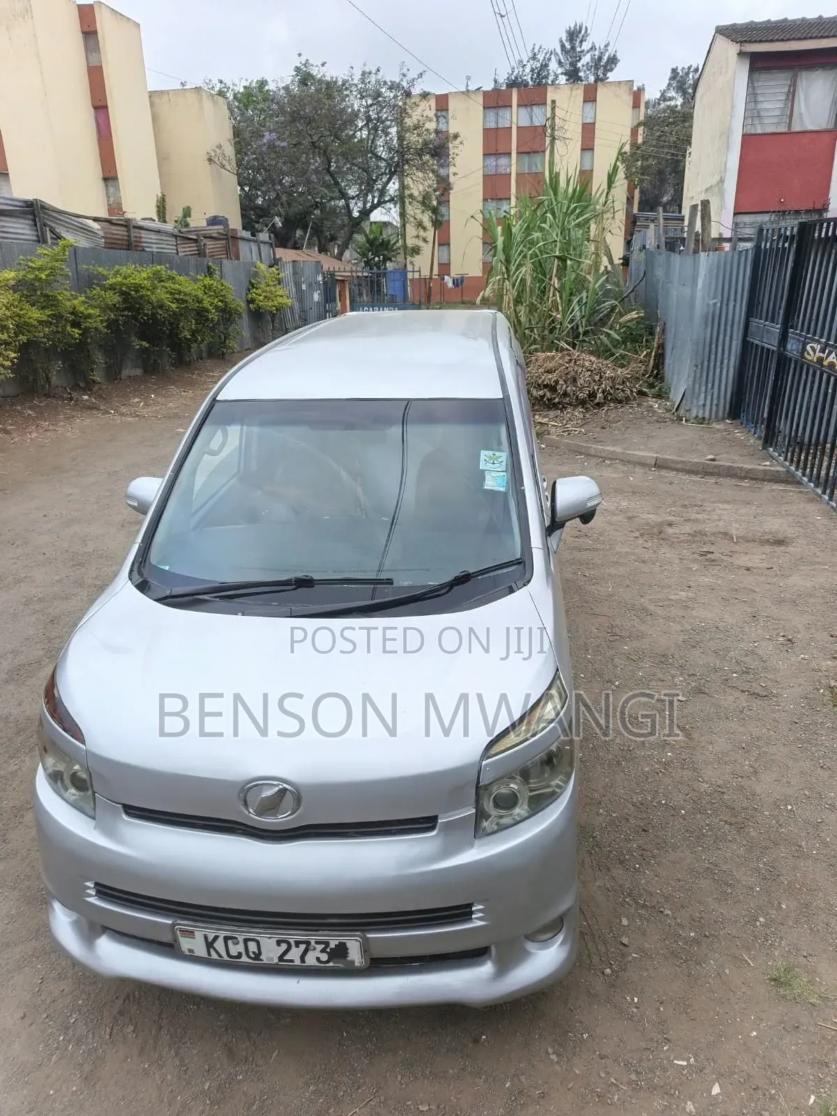 Toyota Voxy 2010 Silver